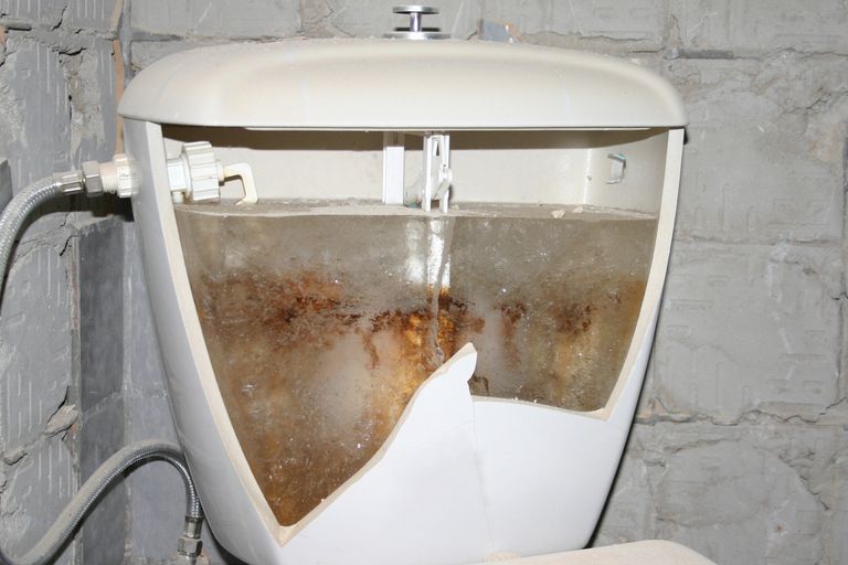 https://www.gettyimages.co.uk/detail/photo/white-ceramic-toilet-bowl-full-of-ice-in-old-house-royalty-free-image/1132040830 frozen tank water