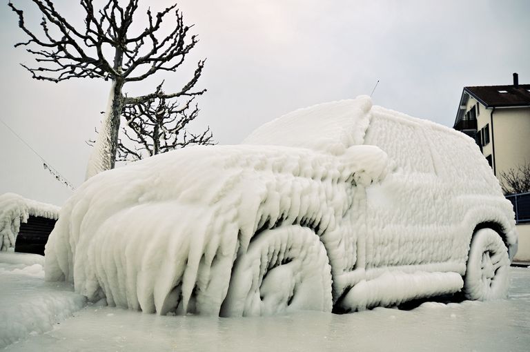 https://www.gettyimages.co.uk/detail/photo/cold-storage-versoix-royalty-free-image/139613179 frozen car