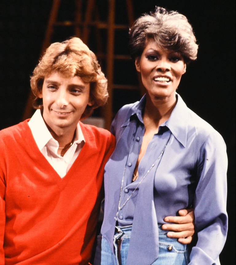 https://www.gettyimages.co.uk/detail/news-photo/barry-manilow-with-dionne-warwick-outside-his-office-on-news-photo/1077665512 Barry Manilow Dionne Warwick