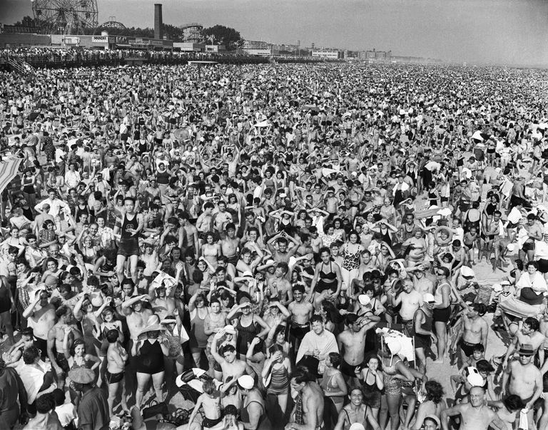 https://www.gettyimages.co.uk/detail/news-photo/photo-shows-the-massive-crowd-at-coney-island-in-july-of-news-photo/515167074 massive crowd