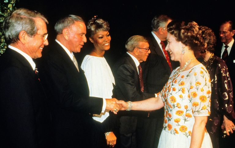 https://www.gettyimages.co.uk/detail/news-photo/queen-elizabeth-ll-shakes-hands-with-singer-frank-sinatra-news-photo/57155734 Queen Elizabeth ll Sinatra Como Warwick