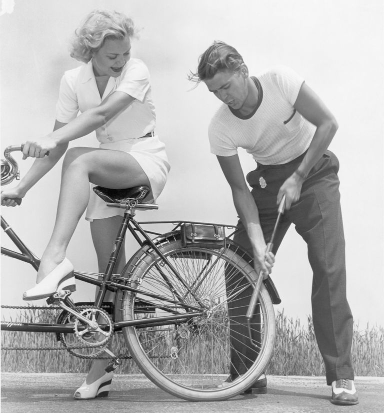 https://www.gettyimages.co.uk/detail/news-photo/1940s-jane-wyman-sits-on-bicycle-in-high-heels-while-ronald-news-photo/515448642 Ronald Reagan Jane Wyman