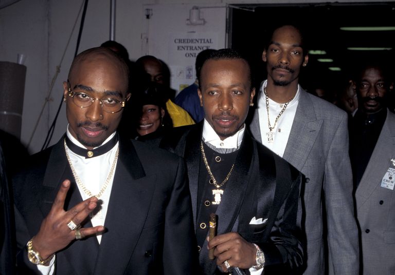 https://www.gettyimages.co.uk/detail/news-photo/tupac-shakur-m-c-hammer-and-snoop-dogg-news-photo/76118753 Tupac MC Hammer Snoop Dogg