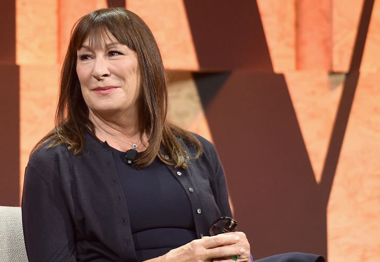https://www.gettyimages.co.uk/detail/news-photo/actor-anjelica-huston-speaks-onstage-during-vanity-fair-new-news-photo/857124378 Anjelica Huston