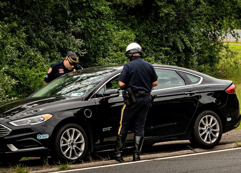 https://www.gettyimages.com/detail/news-photo/nassau-county-new-york-highway-patrol-officers-pull-over-a-news-photo/1332514173?phrase=people%20in%20car