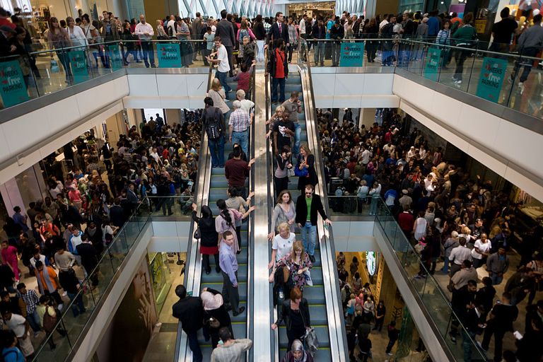 https://www.gettyimages.com/detail/news-photo/aerial-view-of-londoners-crowding-inside-during-the-opening-news-photo/536194212?phrase=%20shopping%20spree