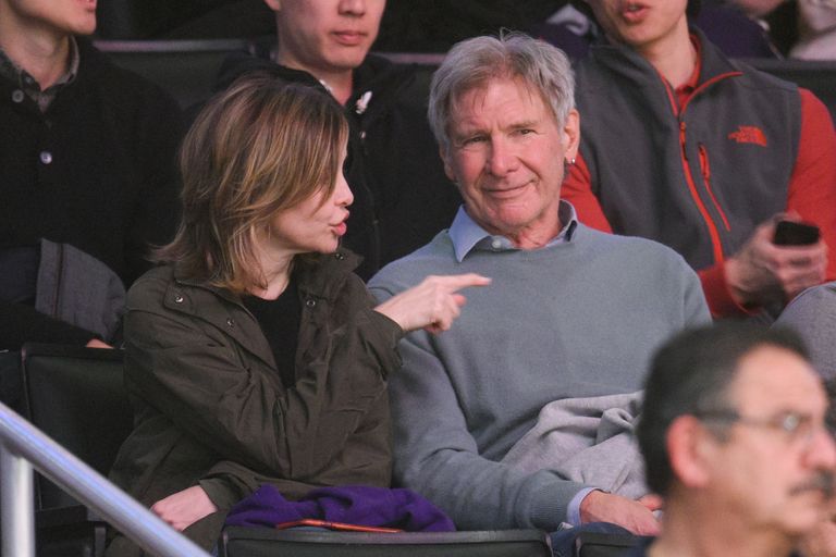 https://www.gettyimages.co.uk/detail/news-photo/calista-flockhart-and-harrison-ford-attend-a-basketball-news-photo/507827794 Harrison Ford Calista Flockhart