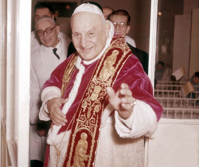 https://www.gettyimages.co.uk/detail/news-photo/pope-jean-xxii-giving-a-warm-greeting-in-1962-news-photo/104418364?phrase=Pope%20John%20XXII%20