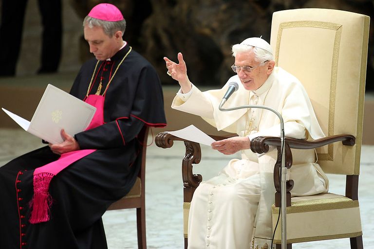 https://www.gettyimages.co.uk/detail/news-photo/pope-benedict-xvi-flanked-by-his-personal-secretary-georg-news-photo/159172926?phrase=Cardinal%20Joseph%20Ratzinger%20audience
