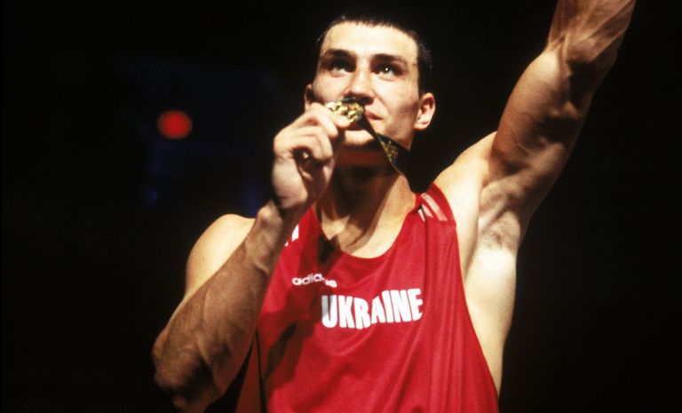 https://www.gettyimages.co.uk/detail/news-photo/vladimir-klitschko-of-the-ukraine-celebrates-his-gold-medal-news-photo/3112956?phrase=Wladimir%20Klitschko%20olympic