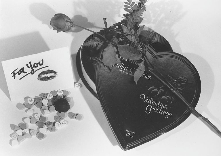 https://www.gettyimages.com/detail/news-photo/valentines-day-chocolate-gift-box-and-rose-1975-news-photo/518574561?phrase=valentine%27s%20day%20chocolate&adppopup=true