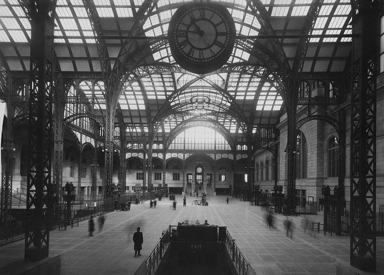 https://www.gettyimages.co.uk/detail/news-photo/interior-main-concourse-of-penn-station-new-york-new-york-news-photo/486783597?phrase=1910s%20new%20york&adppopup=true