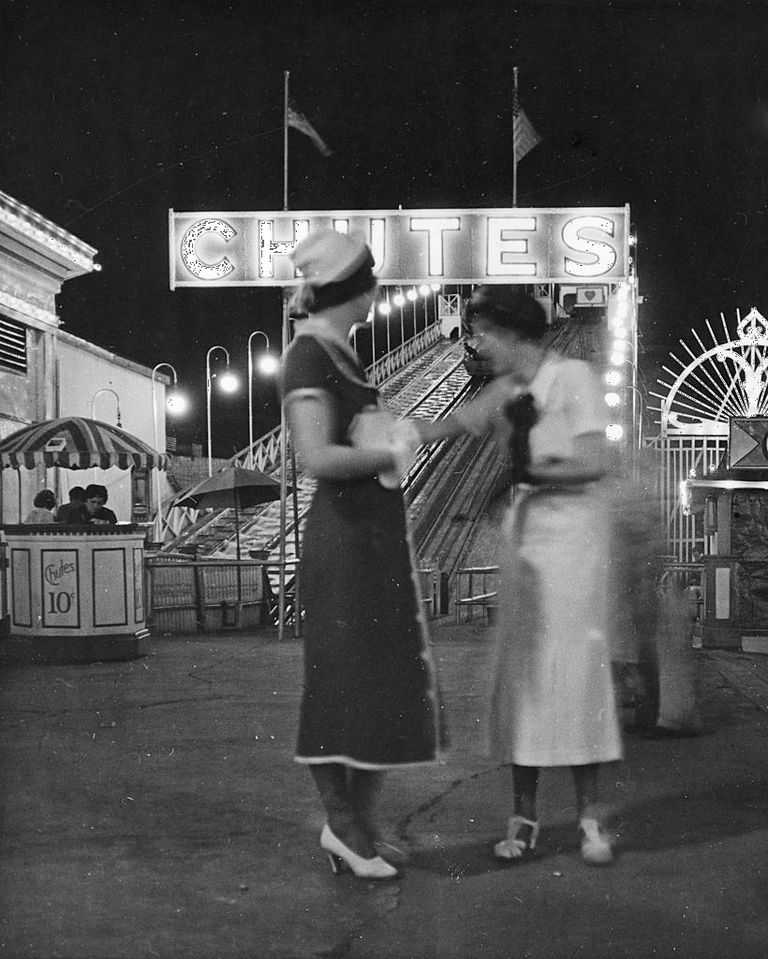 https://www.gettyimages.co.uk/detail/news-photo/amusement-concession-at-coney-island-new-york-new-york-news-photo/500253637?phrase=1930%20New%20York&adppopup=true