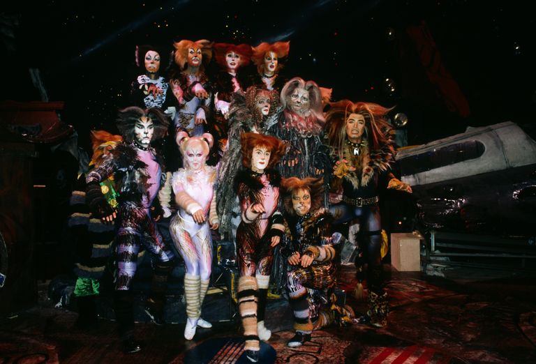 https://www.gettyimages.co.uk/detail/news-photo/the-cast-of-the-musical-cats-are-decked-out-in-all-their-news-photo/583456588