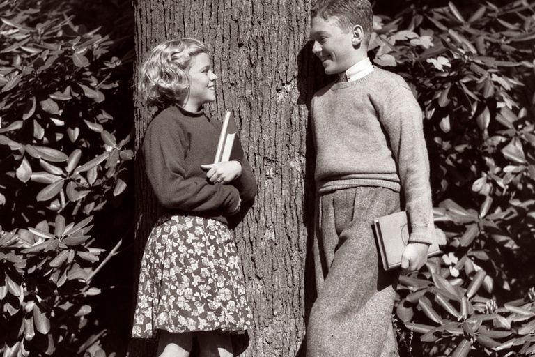 https://www.gettyimages.com/detail/news-photo/1930s-smiling-boy-and-girl-preteens-teenage-friends-leaning-news-photo/1288985510?phrase=Platonic%20love