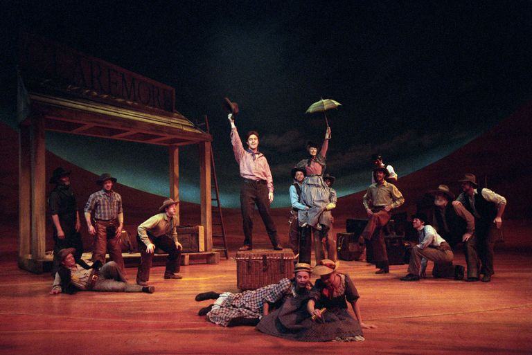 https://www.gettyimages.co.uk/detail/news-photo/cast-members-of-a-new-production-of-the-musical-oklahoma-news-photo/835157510