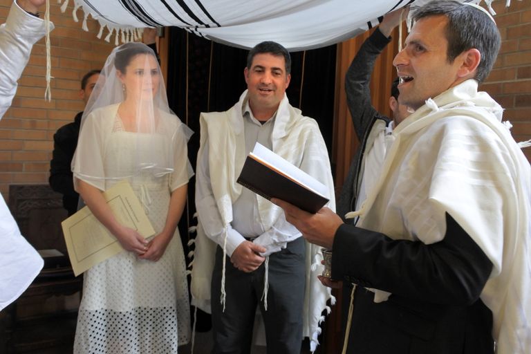 https://www.gettyimages.com/detail/photo/rabbi-blessing-jewish-bride-and-a-bridegroom-in-royalty-free-image/1220690575?phrase=jewish%20wedding&adppopup=true