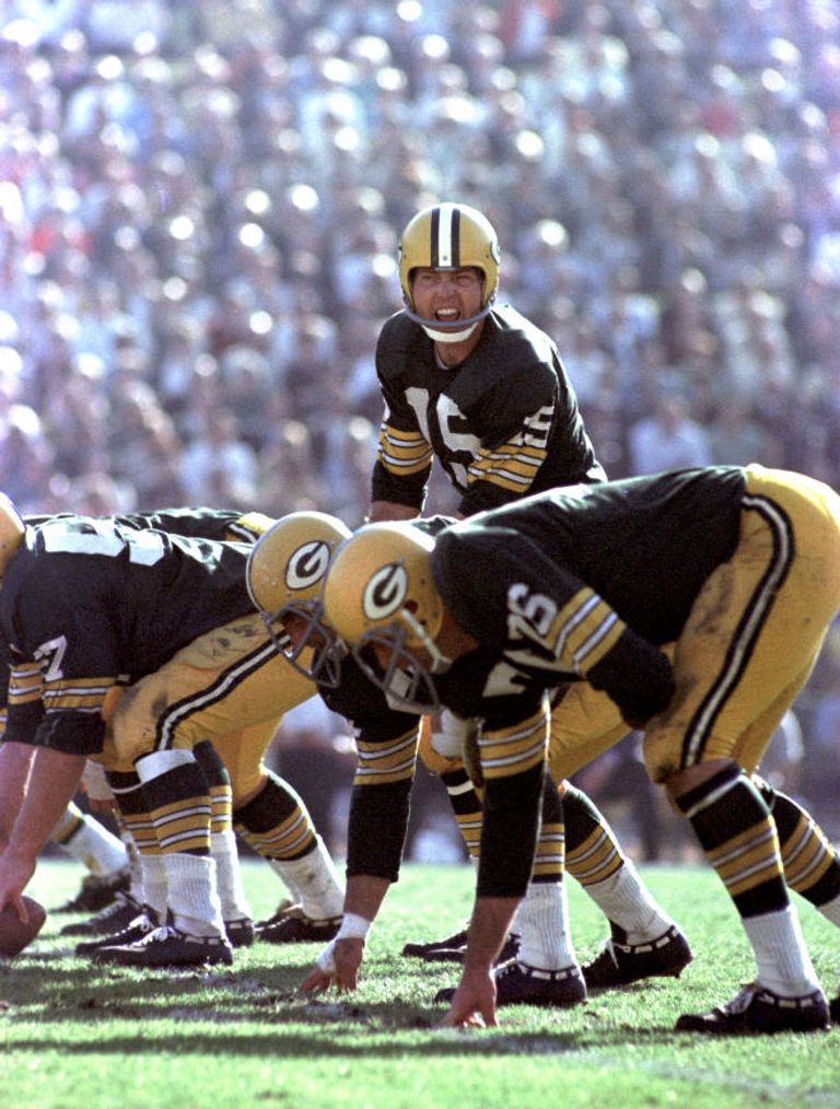 https://www.gettyimages.com/detail/news-photo/super-bowl-i-quarterback-bart-starr-of-the-green-bay-news-photo/640827862?adppopup=true