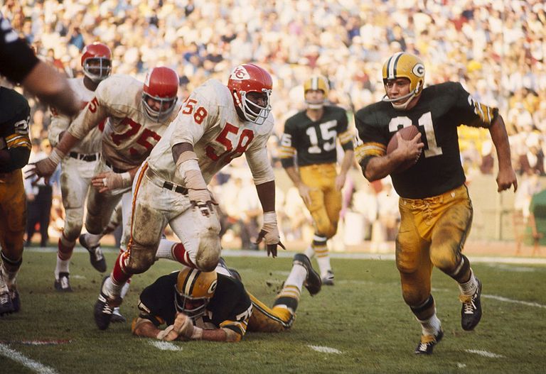 https://www.gettyimages.com/detail/news-photo/green-bay-packers-hall-of-fame-fullback-jim-taylor-carries-news-photo/77137528?phrase=Super%20Bowl%20I%201967&adppopup=true