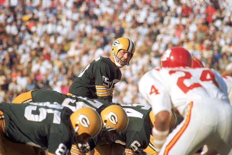 https://www.gettyimages.com/detail/news-photo/green-bay-packers-hall-of-fame-quarterback-bart-starr-barks-news-photo/80810989?phrase=1967%20super%20bowl&adppopup=true