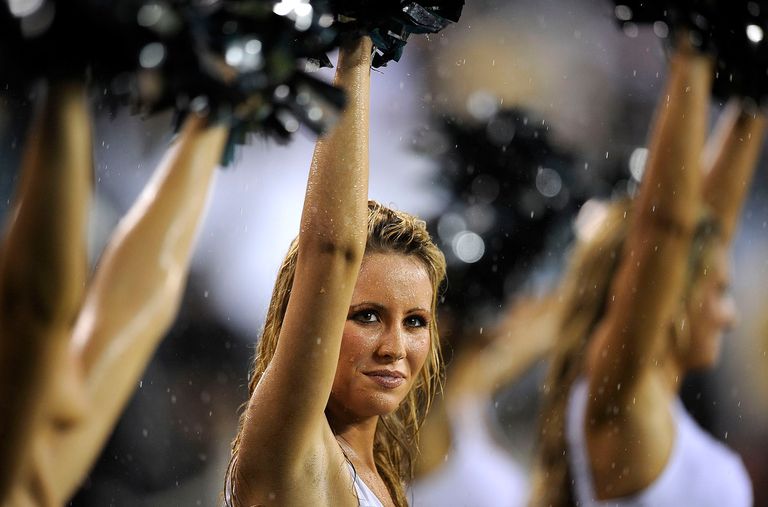 https://www.gettyimages.co.uk/detail/news-photo/philadelphia-eagles-cheerleader-performs-in-the-rain-during-news-photo/82356767?phrase=Carolina%20Panthers%20cheerleader&adppopup=true