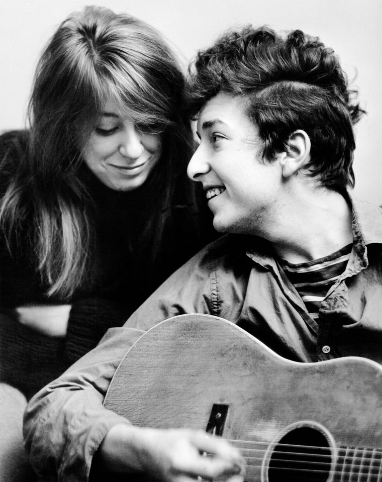 https://www.gettyimages.co.uk/detail/news-photo/bob-dylan-and-his-girlfriend-suze-rotolo-pose-for-a-news-photo/74269261 Bob Dylan Suze Rotolo