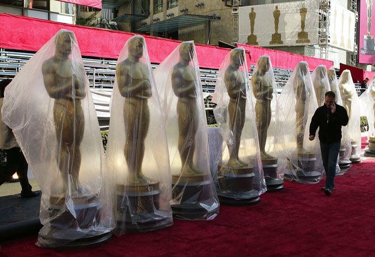 https://www.gettyimages.co.uk/detail/news-photo/large-oscar-statues-wrapped-in-plastic-are-seen-on-the-red-news-photo/56997771 Oscar statues
