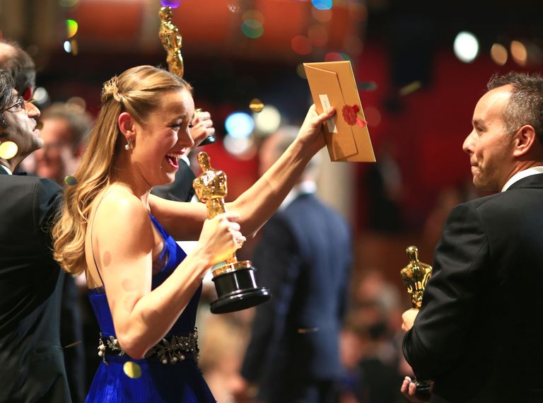 https://www.gettyimages.co.uk/detail/news-photo/actress-brie-larson-winner-of-best-actress-for-room-onstage-news-photo/512957570 Oscars Brie Larson