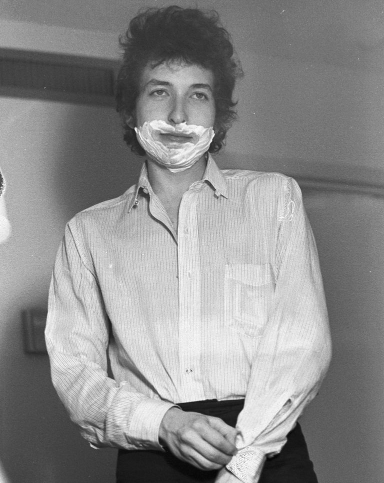 https://www.gettyimages.co.uk/detail/news-photo/american-folk-rock-singer-songwriter-bob-dylan-with-shaving-news-photo/1257210571 Bob Dylan