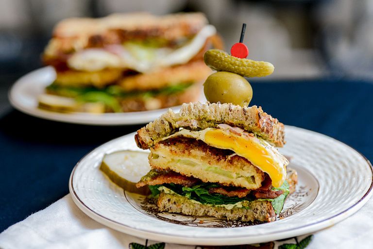 https://www.gettyimages.co.uk/detail/news-photo/fried-green-tomato-blts-with-egg-news-photo/483950520?phrase=BLT%20sandwich