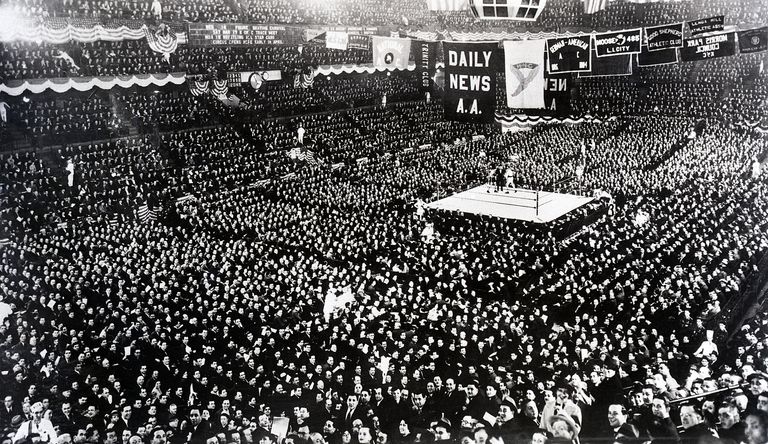 https://www.gettyimages.co.uk/detail/news-photo/overview-of-a-crowded-madison-square-garden-hosting-the-news-photo/514685658 Golden Gloves Garden