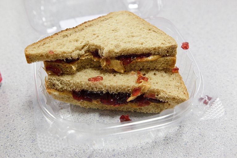https://www.gettyimages.co.uk/detail/news-photo/school-lunch-at-a-public-elementary-school-in-new-jersey-news-photo/528773912?phrase=Peanut%20butter%20and%20jelly%20sandwich