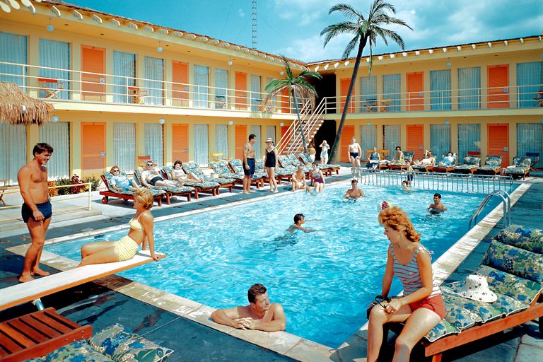 https://www.gettyimages.co.uk/detail/news-photo/tourists-at-tahiti-motel-swimming-pool-in-wildwood-new-news-photo/524065228