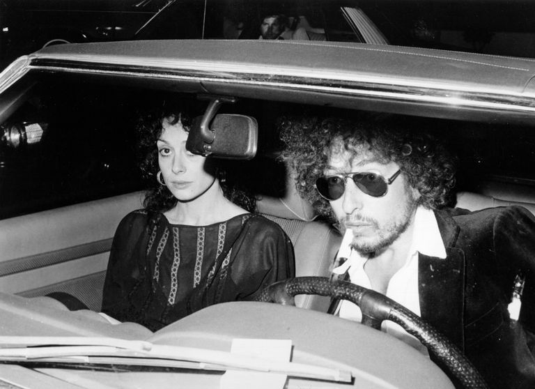 https://www.gettyimages.co.uk/detail/news-photo/bob-dylan-arrives-at-an-event-driving-a-mercedes-with-a-news-photo/74269260 Bob Dylan