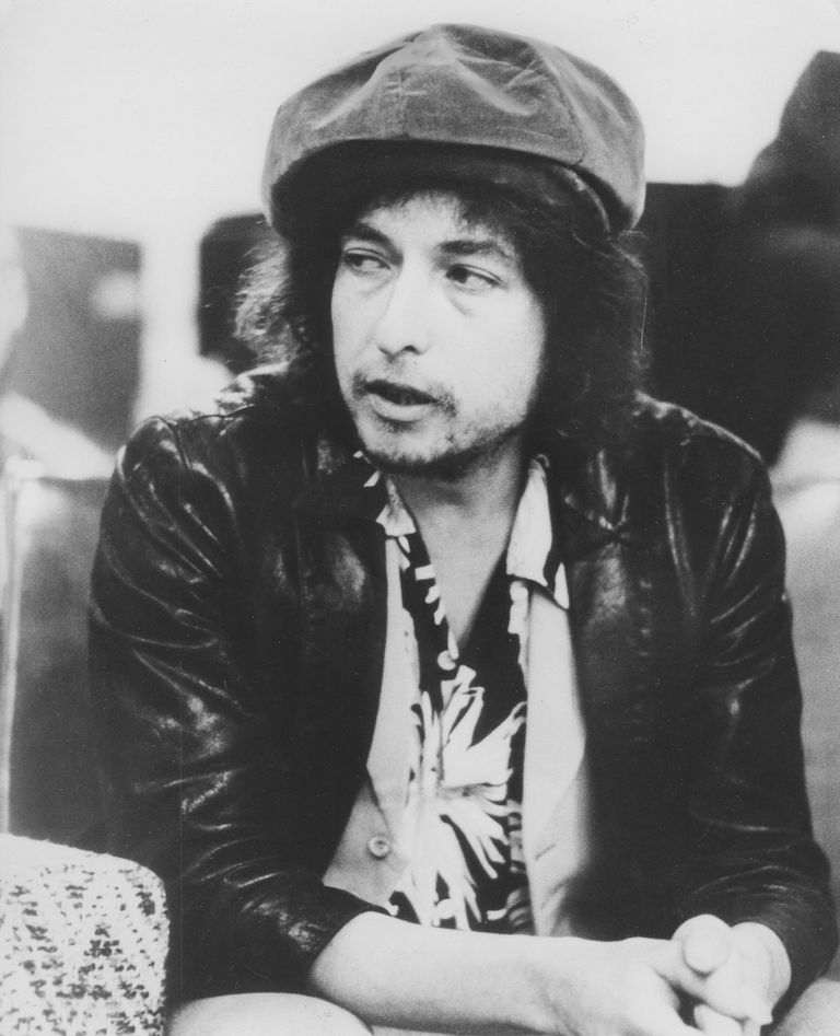 https://www.gettyimages.co.uk/detail/news-photo/dylan-bob-musiker-usa-halbportrait-mit-muetze-1978-news-photo/541035423 Bob Dylan
