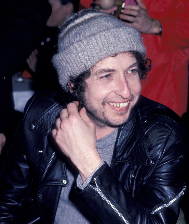 https://www.gettyimages.co.uk/detail/news-photo/bob-dylan-at-the-warner-bros-after-party-for-the-22nd-news-photo/78044762 Bob Dylan