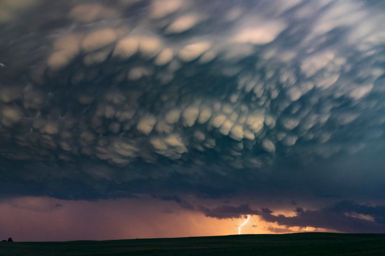 https://www.gettyimages.co.uk/detail/photo/mammatus-clouds-with-lightning-saskatoon-in-royalty-free-image/1368657528?phrase=Mammatus%20&adppopup=true