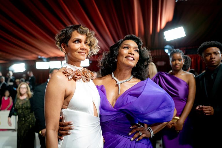 https://www.gettyimages.co.uk/detail/news-photo/halle-berry-and-angela-bassett-attend-the-95th-annual-news-photo/1473148495?phrase=Angela%20Bassett&adppopup=true