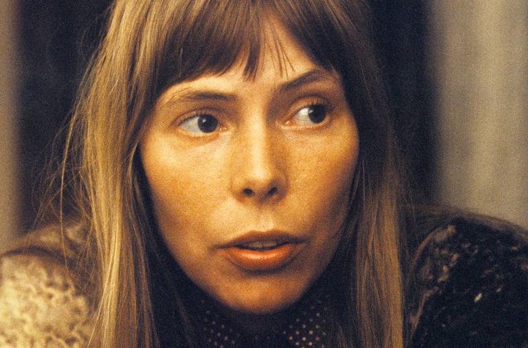 https://www.gettyimages.co.uk/detail/news-photo/portrait-of-joni-mitchell-being-interviewed-in-1972-in-news-photo/104322874?adppopup=true