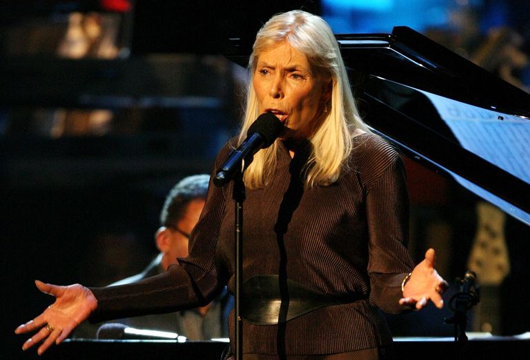 https://www.gettyimages.co.uk/detail/news-photo/recording-artist-joni-mitchell-performs-during-the-news-photo/77544450?phrase=joni%20mitchell&adppopup=true