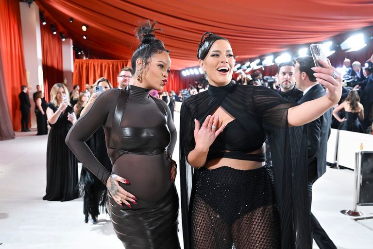 https://www.gettyimages.co.uk/detail/news-photo/rihanna-and-ashley-graham-at-the-95th-annual-academy-awards-news-photo/1248108255?adppopup=true