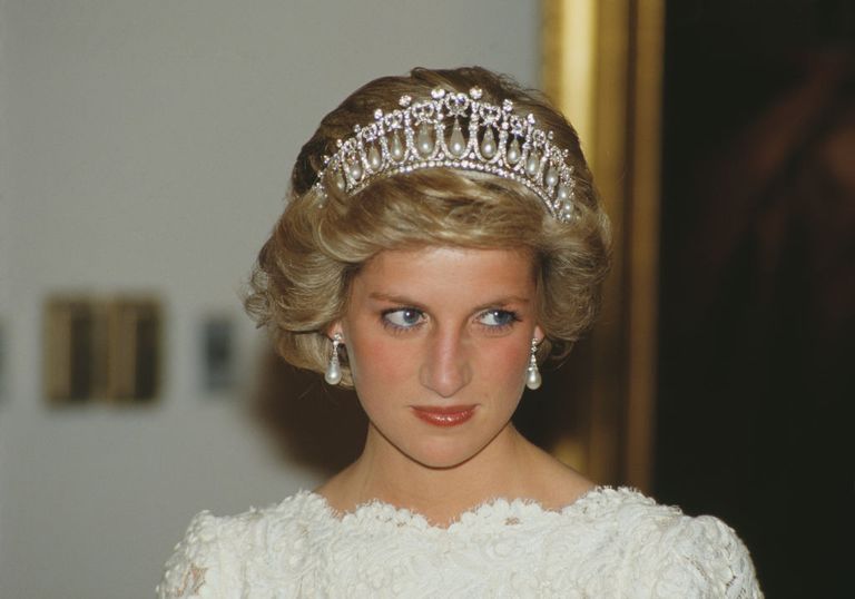 https://www.gettyimages.co.uk/detail/news-photo/diana-princess-of-wales-attends-a-dinner-at-the-british-news-photo/1172532795