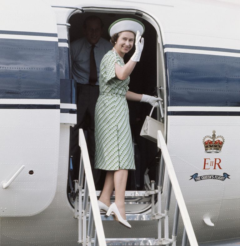 https://www.gettyimages.co.uk/detail/news-photo/queen-elizabeth-ii-leaves-fiji-during-her-royal-tour-news-photo/139118852