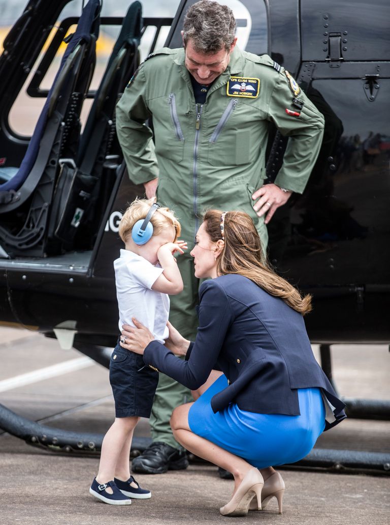 https://www.gettyimages.co.uk/detail/news-photo/prince-george-is-comforted-by-catherine-duchess-of-news-photo/545509000?adppopup=true