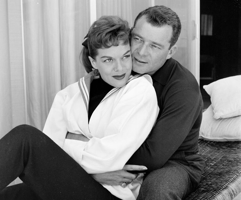 https://www.gettyimages.co.uk/detail/news-photo/actress-janis-paige-poses-at-home-with-husband-arthur-news-photo/524206225