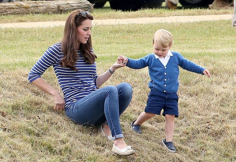 https://www.gettyimages.co.uk/detail/news-photo/catherine-duchess-of-cambridge-and-prince-george-attend-the-news-photo/477118938?adppopup=true