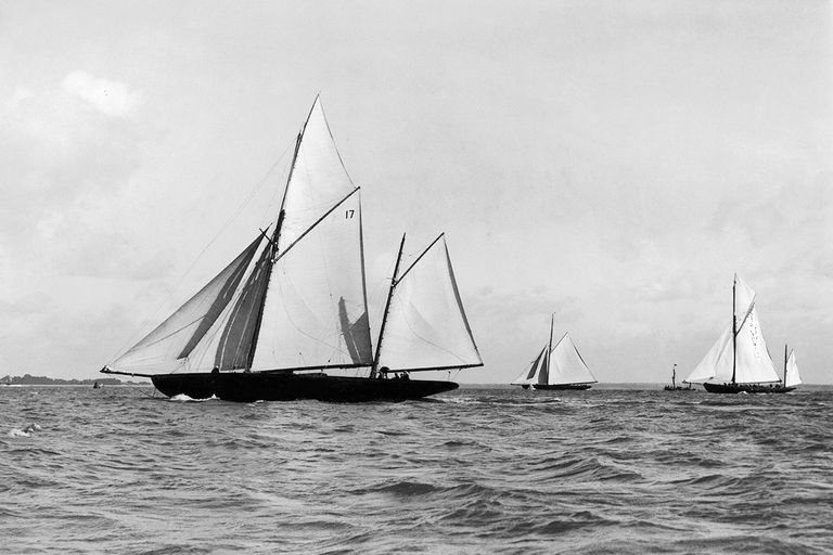 https://www.gettyimages.com/detail/news-photo/between-1950-and-1960-the-schooner-joyette-taking-the-start-news-photo/104416108