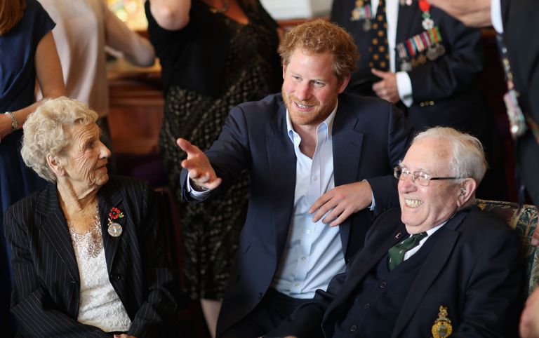 https://www.gettyimages.co.uk/detail/news-photo/prince-harry-chats-with-veterans-as-he-attends-a-reception-news-photo/537593014