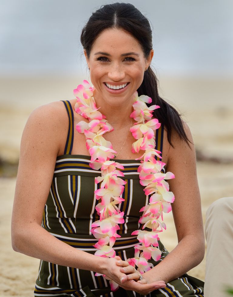 https://www.gettyimages.co.uk/detail/news-photo/meghan-duchess-of-sussex-visits-bondi-beach-on-october-19-news-photo/1052553906?adppopup=true