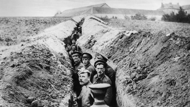 https://www.gettyimages.co.uk/detail/news-photo/british-soldiers-lined-up-in-a-narrow-trench-during-world-news-photo/3088122